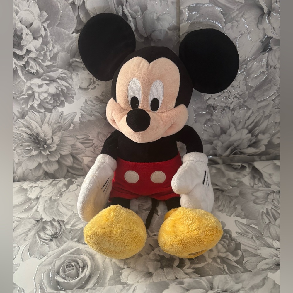Disney Store Authentic Mickey Mouse - Picture 5 of 9